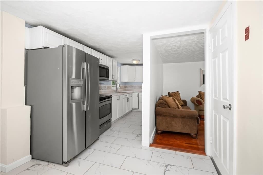 Single Family Residence at 6 Oakwood Ave, Auburn MA 01501, Auburn, photo 8 of 42