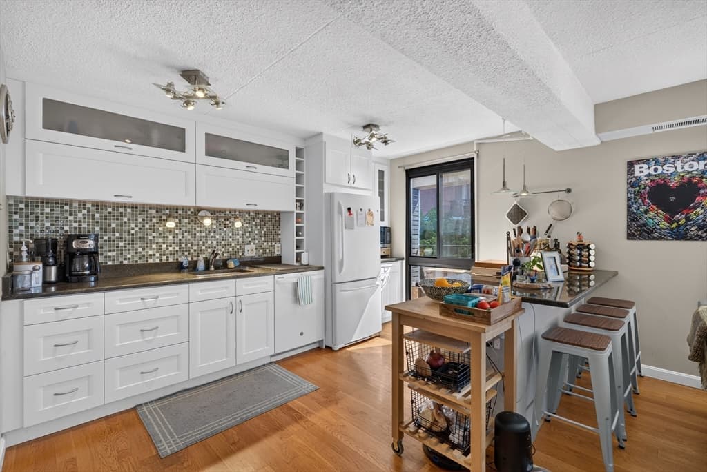 Condominium at 55 Sewall Ave, Brookline MA 02446, Brookline, photo 7 of 24