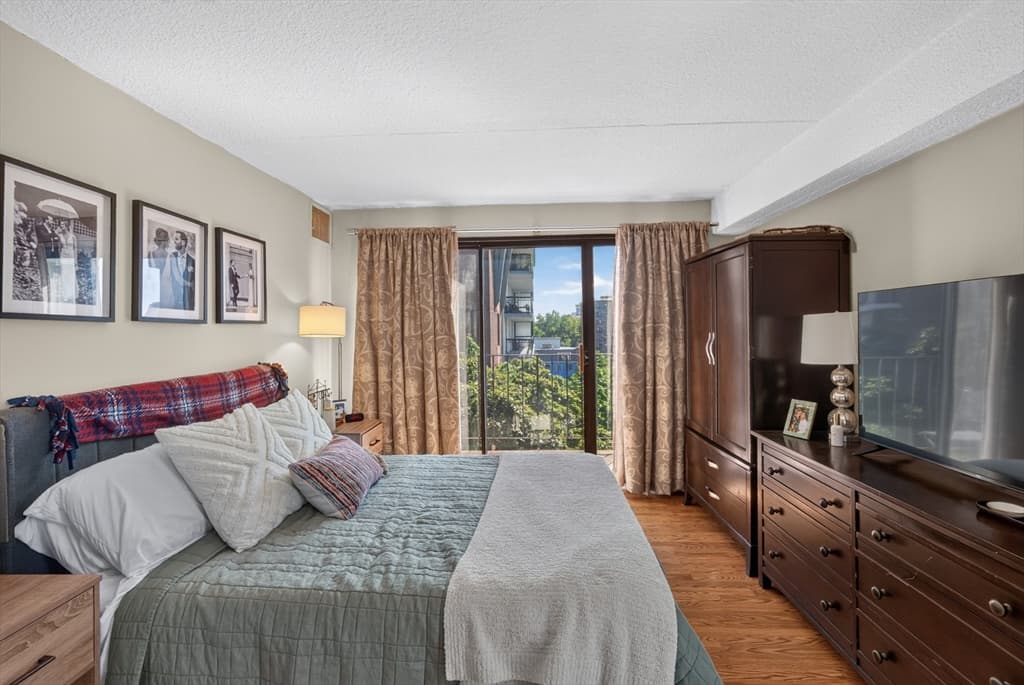 Condominium at 55 Sewall Ave, Brookline MA 02446, Brookline, photo 11 of 24