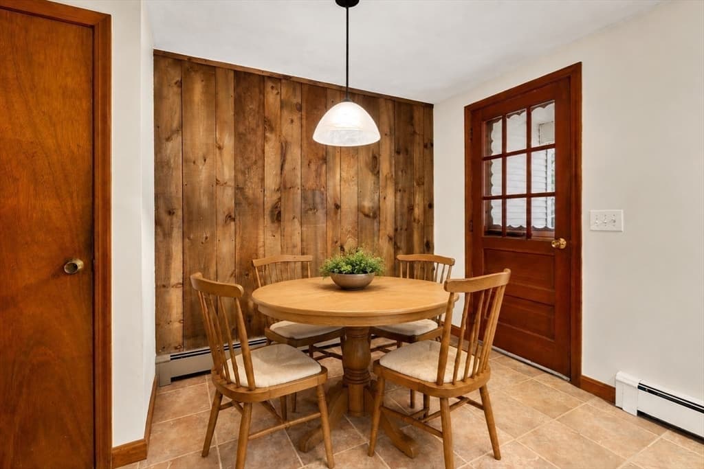 Single Family Residence at 4 Heard Drive, Ipswich MA 01938, Ipswich, photo 6 of 34