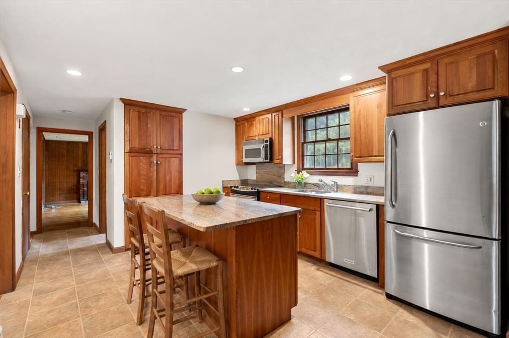 Single Family Residence at 4 Heard Drive, Ipswich MA 01938, Ipswich, photo 3 of 34