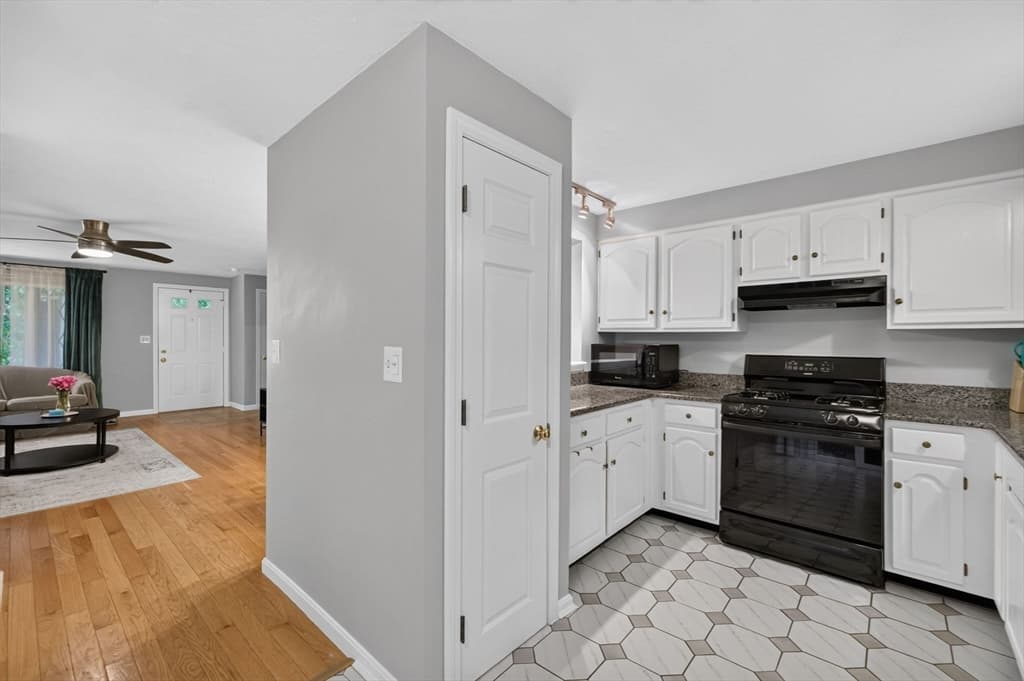 Condominium at 13 Old Meetinghouse Grn # 13, Norton MA 02766, Norton, photo 18 of 35