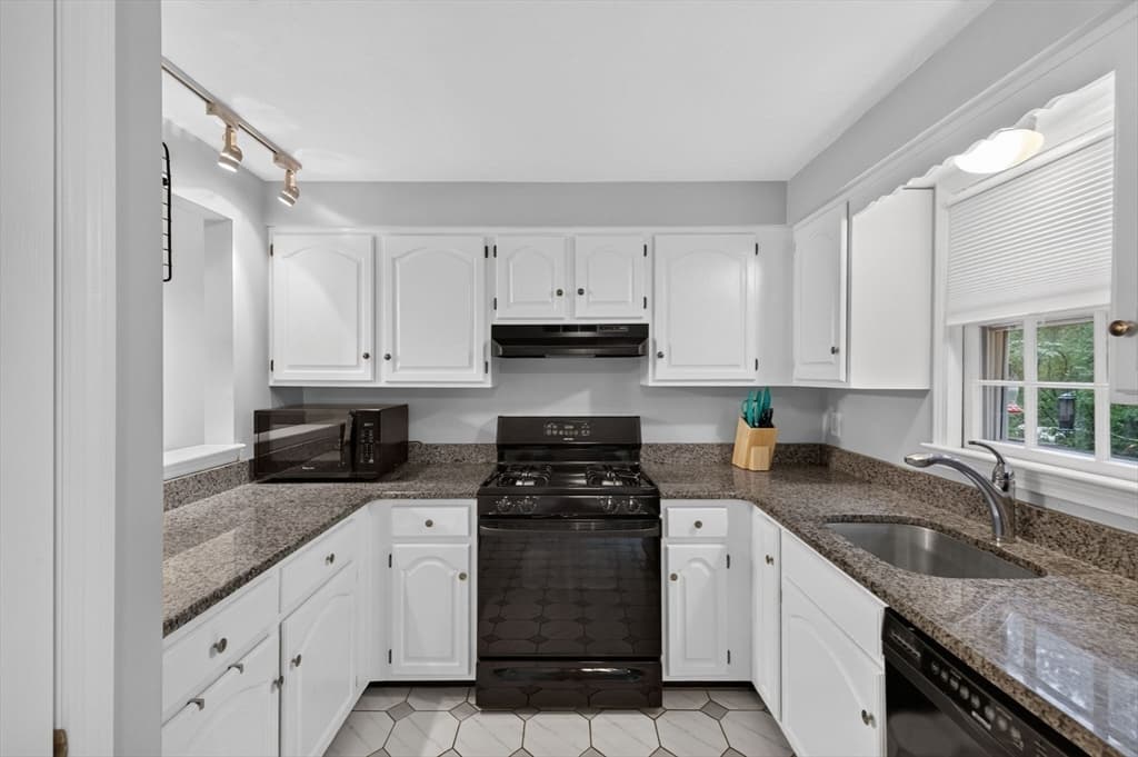Condominium at 13 Old Meetinghouse Grn # 13, Norton MA 02766, Norton, photo 19 of 35