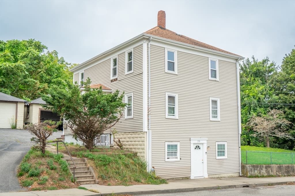 218 Standish Ave, Plymouth MA 02360