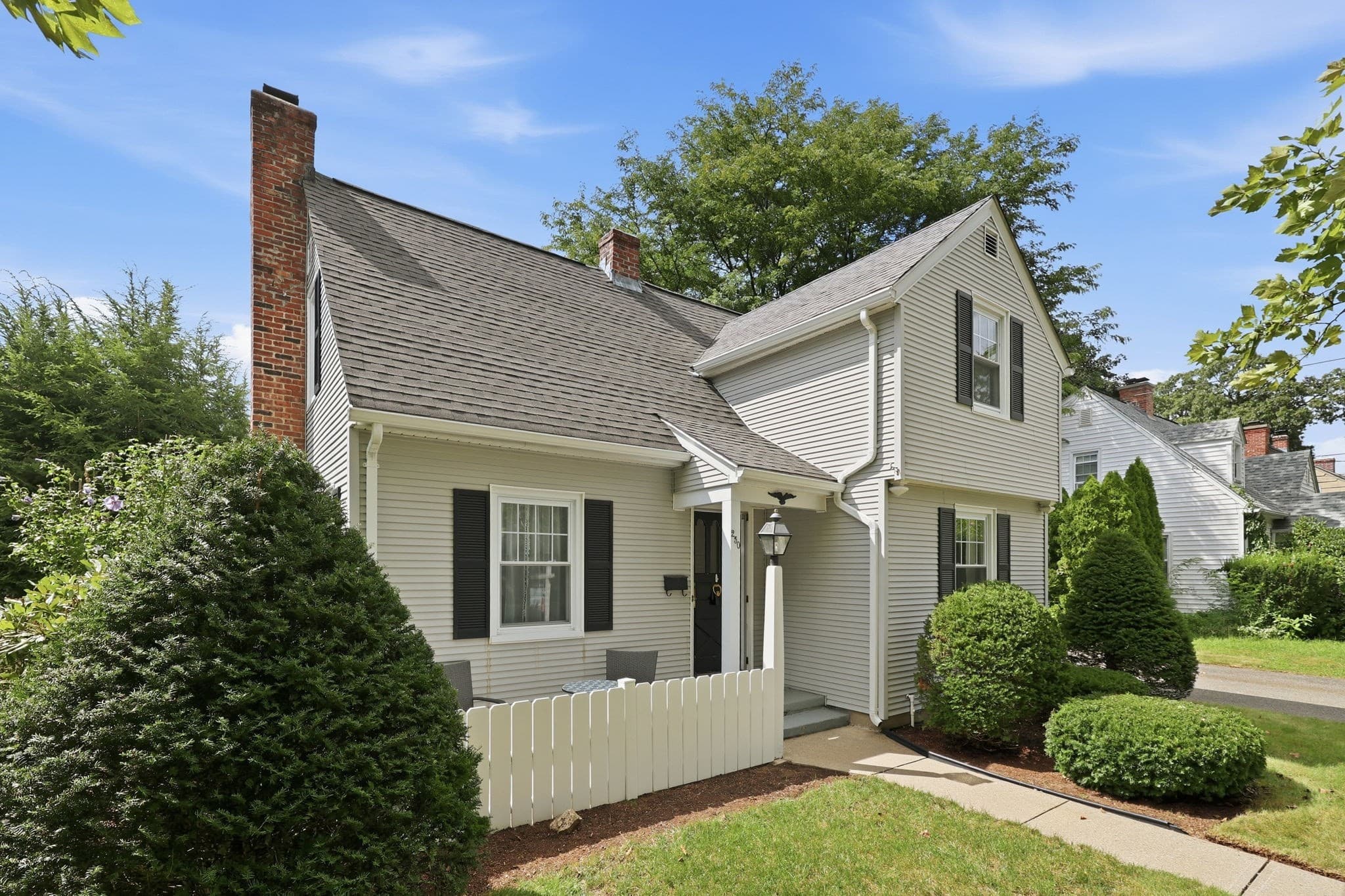 Single Family Residence at 250 Gillette Ave, Springfield MA 01118, Springfield, photo 2 of 42