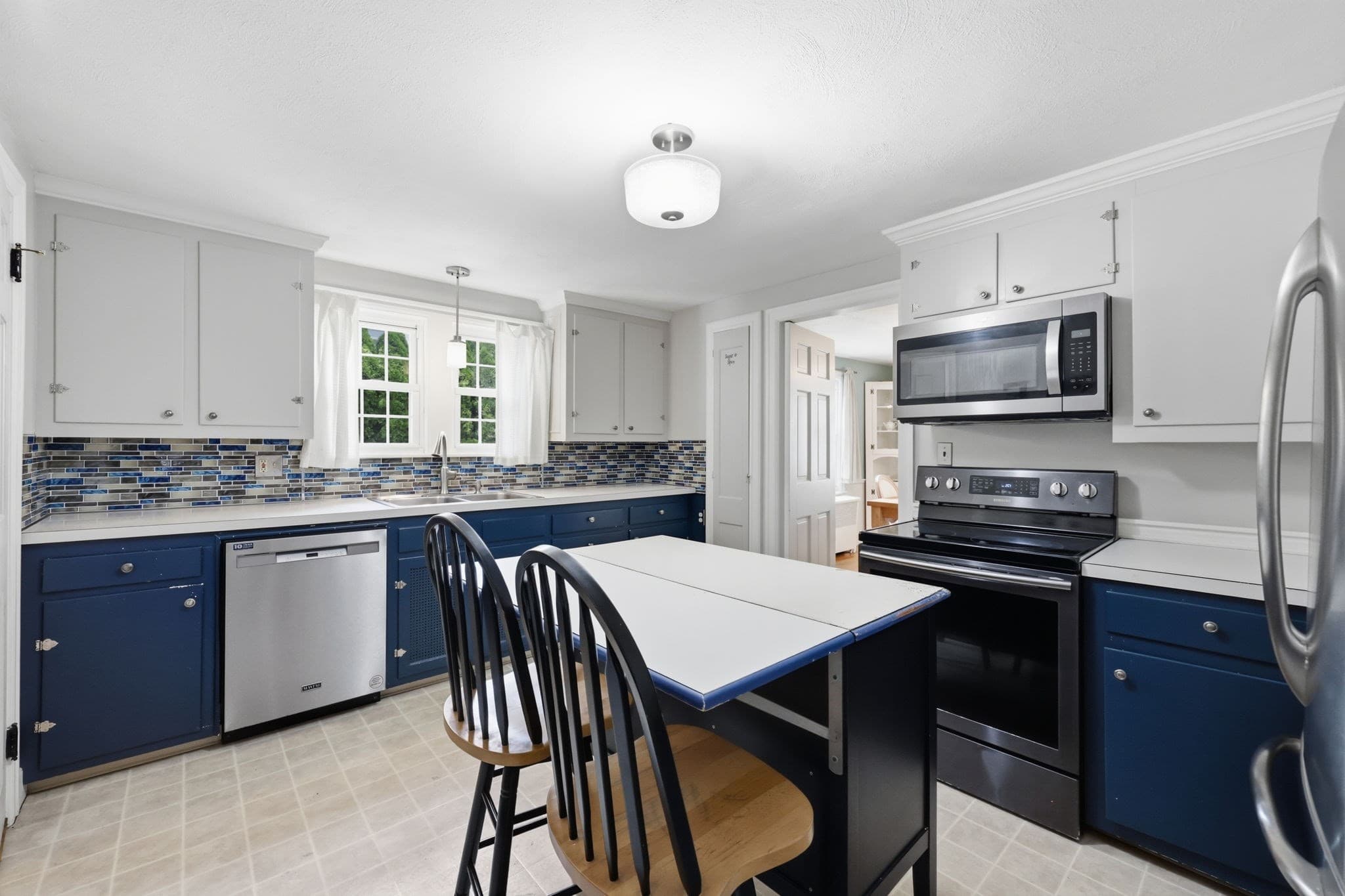 Single Family Residence at 250 Gillette Ave, Springfield MA 01118, Springfield, photo 6 of 42