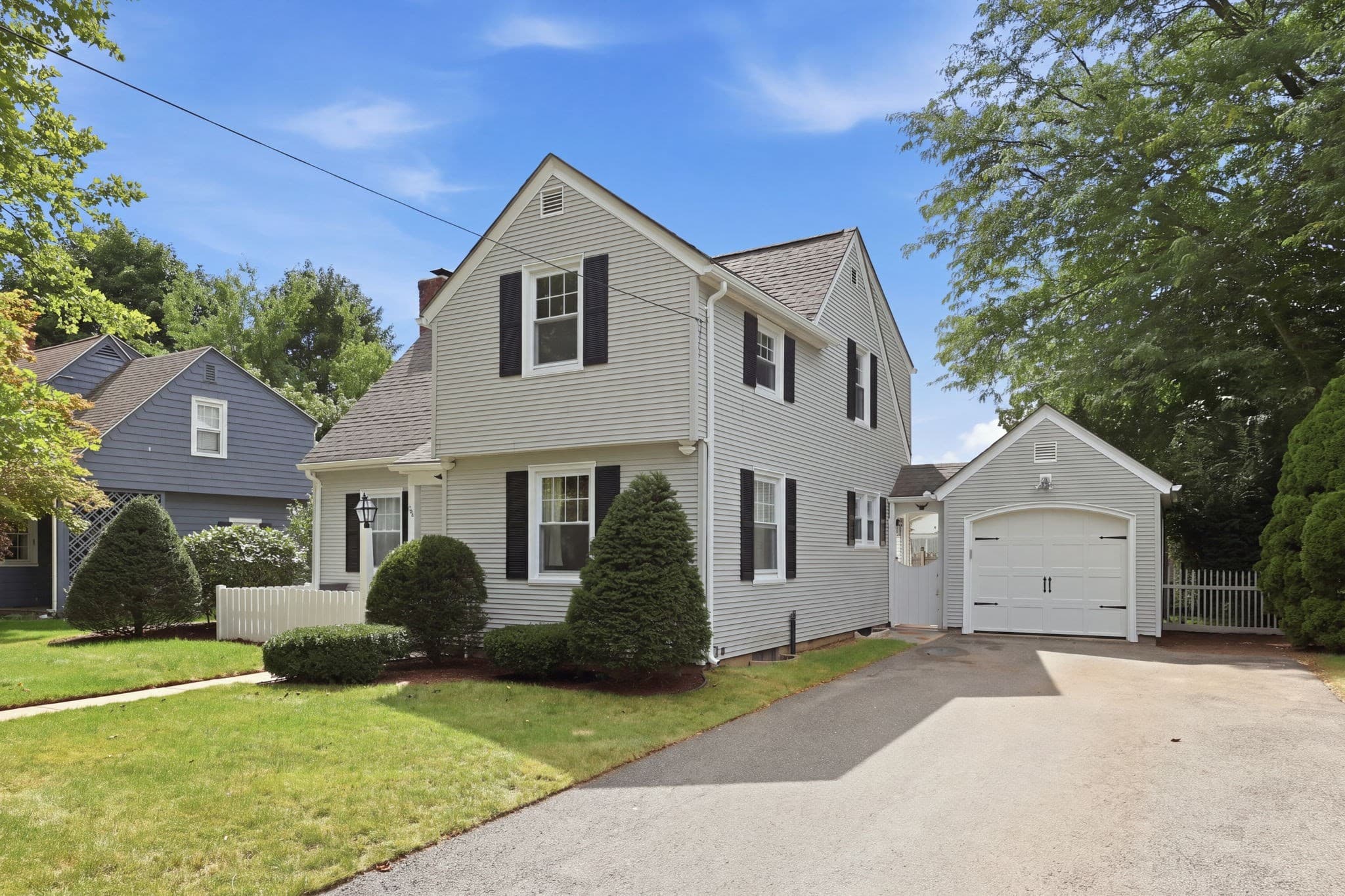 Single Family Residence at 250 Gillette Ave, Springfield MA 01118, Springfield, photo 3 of 42