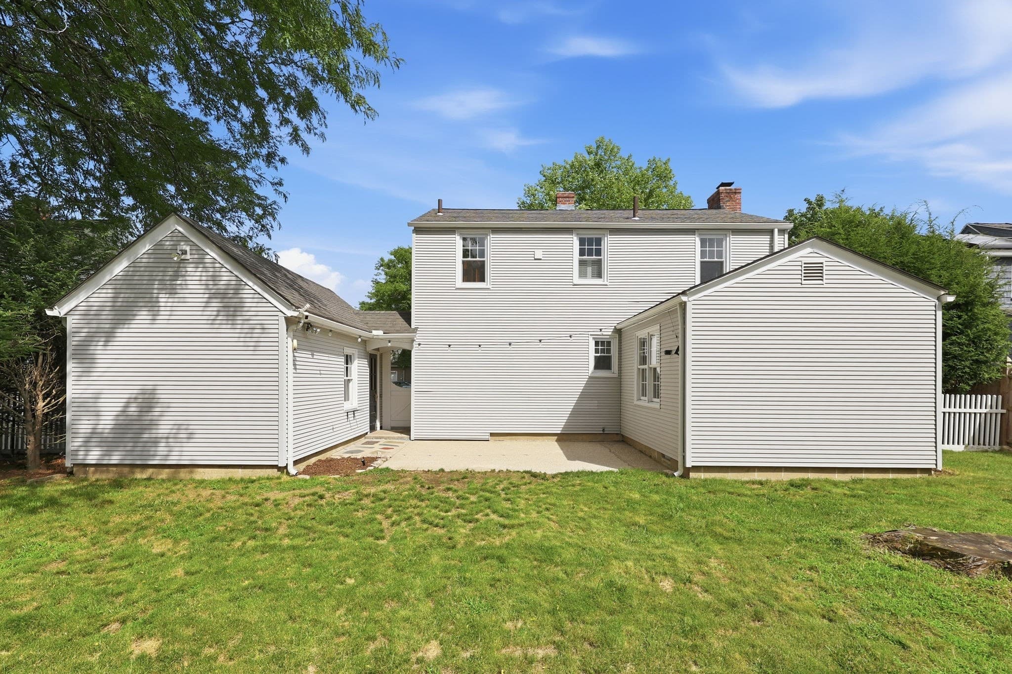Single Family Residence at 250 Gillette Ave, Springfield MA 01118, Springfield, photo 4 of 42