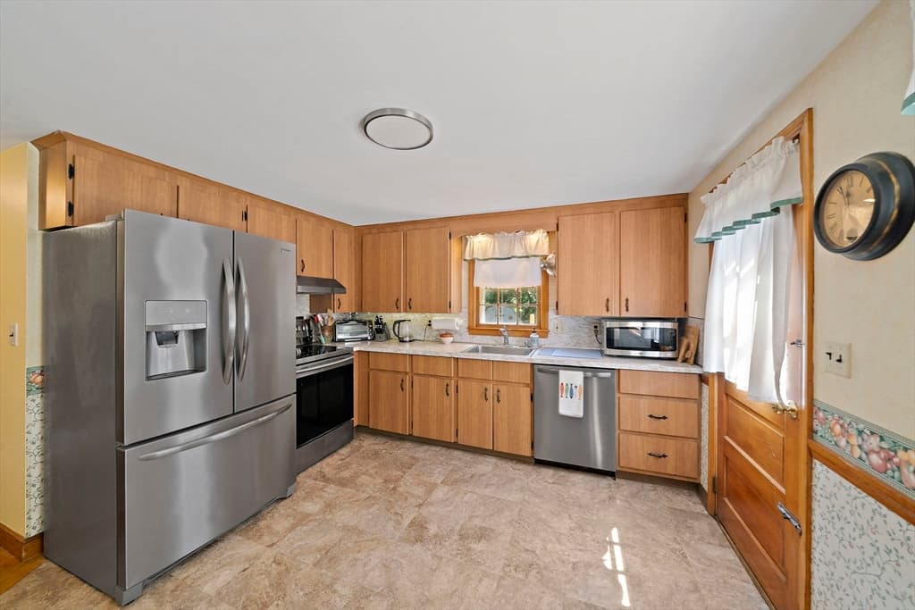 Single Family Residence at 36 Concord St, Brockton MA 02302, Brockton, photo 2 of 37