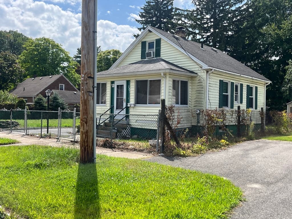 Single Family Residence at 104 Balis St, Springfield MA 01109, Springfield, photo 3 of 30
