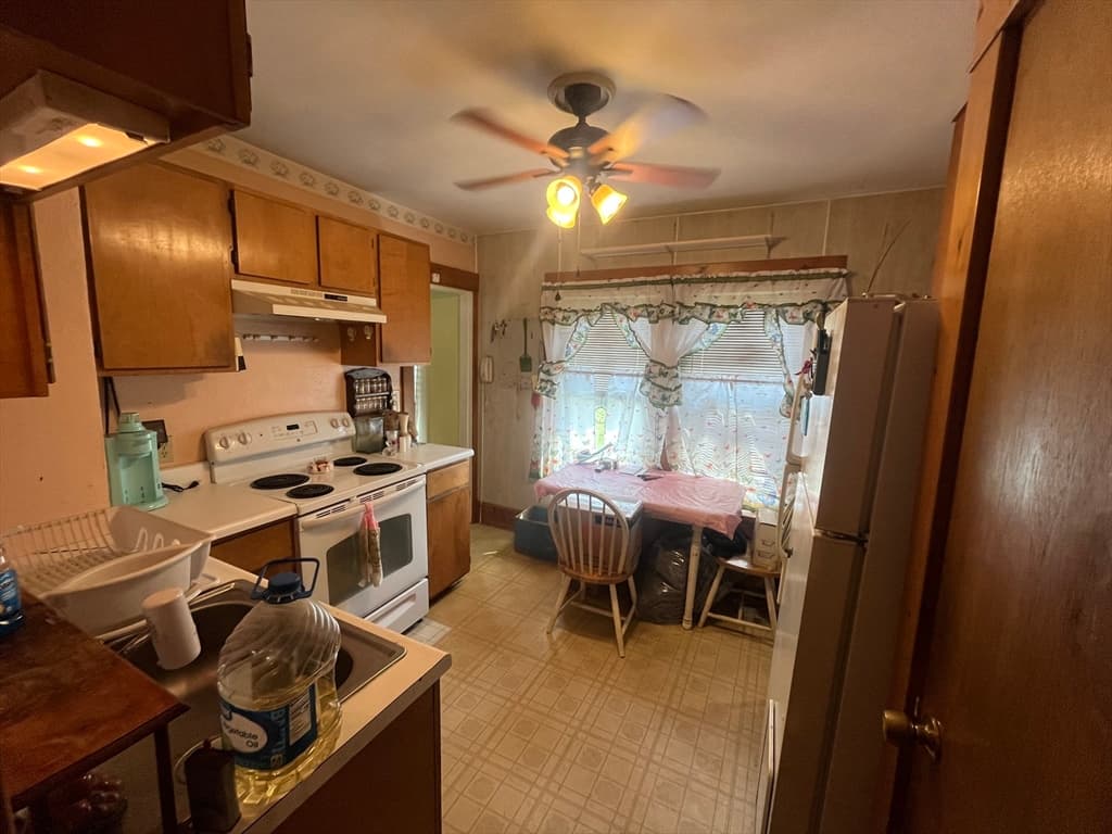 Single Family Residence at 104 Balis St, Springfield MA 01109, Springfield, photo 15 of 30