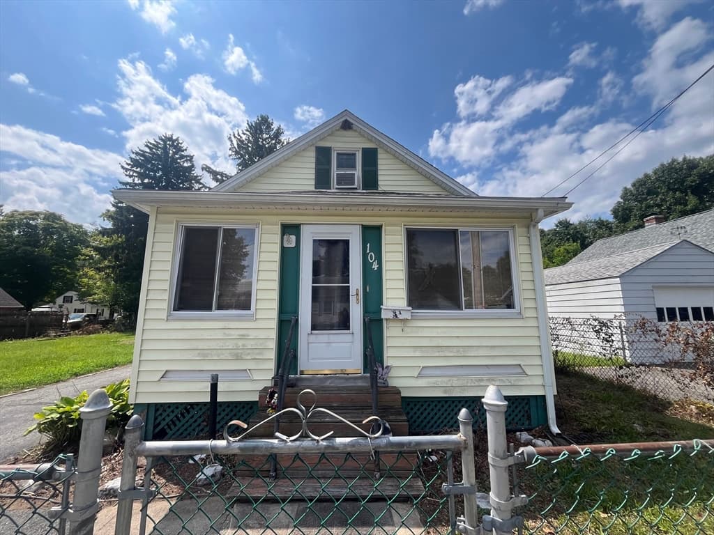 Single Family Residence at 104 Balis St, Springfield MA 01109, Springfield, photo 8 of 30