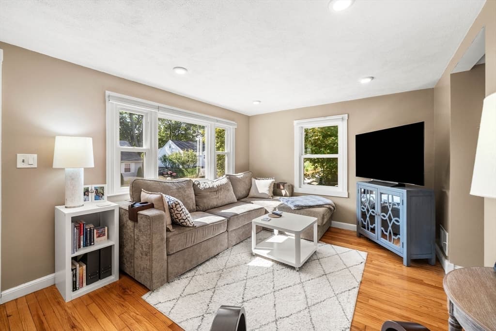 Single Family Residence at 26 Macdonald St, Boston MA 02136, Boston, photo 14 of 41