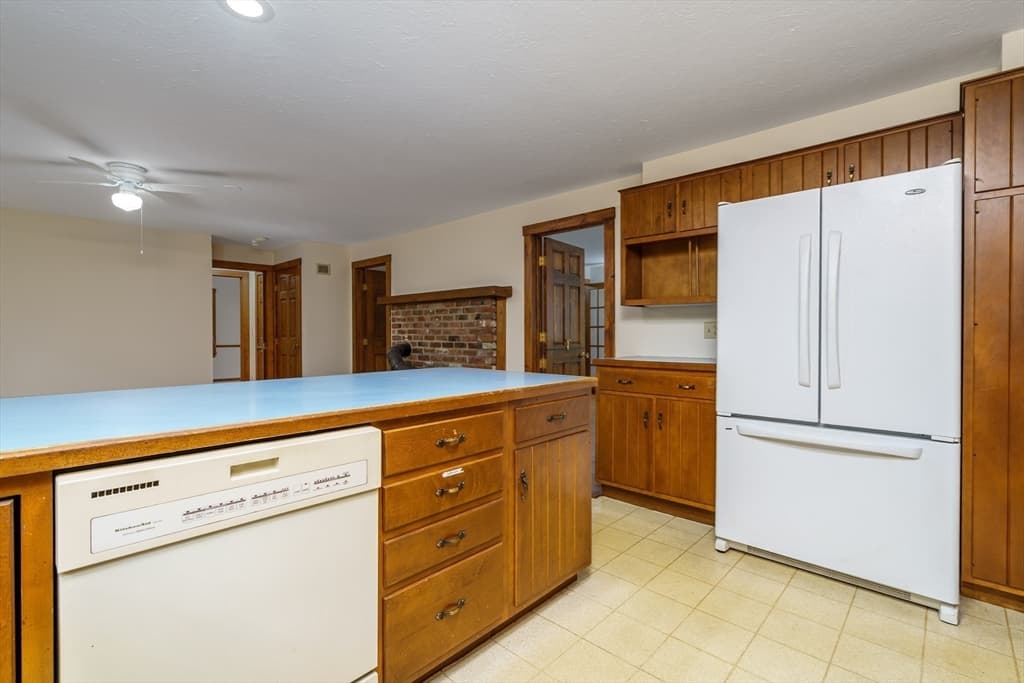 Single Family Residence at 123 Saunders Street, Gardner MA 01440, Gardner, photo 16 of 42
