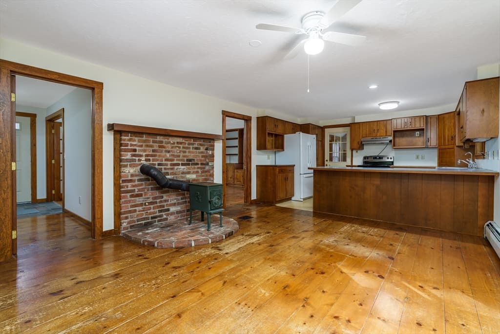 Single Family Residence at 123 Saunders Street, Gardner MA 01440, Gardner, photo 12 of 42
