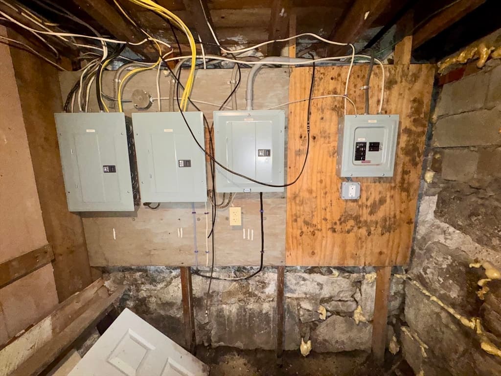 3 Family at 158 Thompson St, New Bedford MA 02740, New Bedford, photo 18 of 19