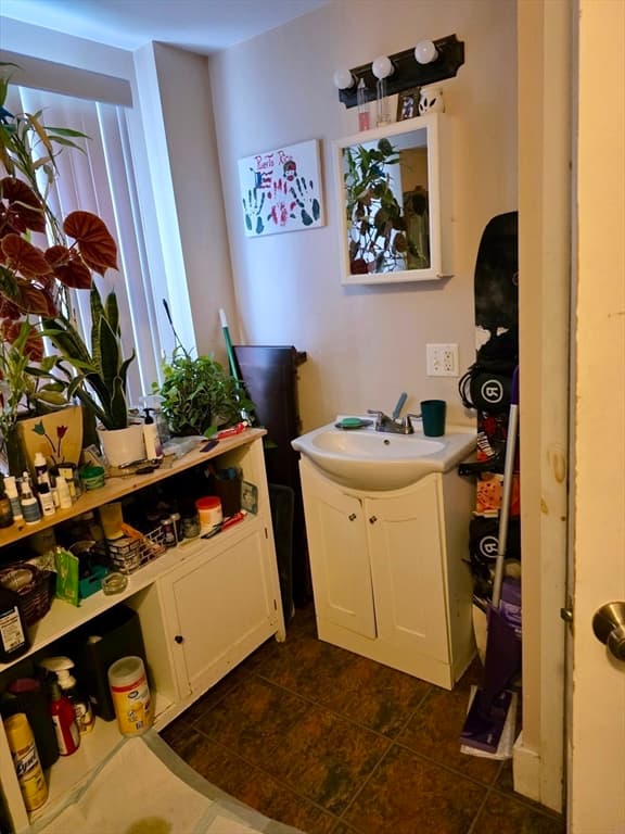 3 Family at 158 Thompson St, New Bedford MA 02740, New Bedford, photo 4 of 19