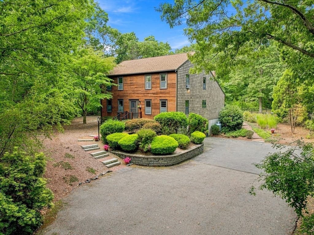43 E Russell Mills Rd, Plymouth MA 02360