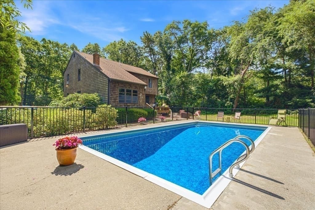 Single Family Residence at 43 E Russell Mills Rd, Plymouth MA 02360, Plymouth, photo 5 of 34