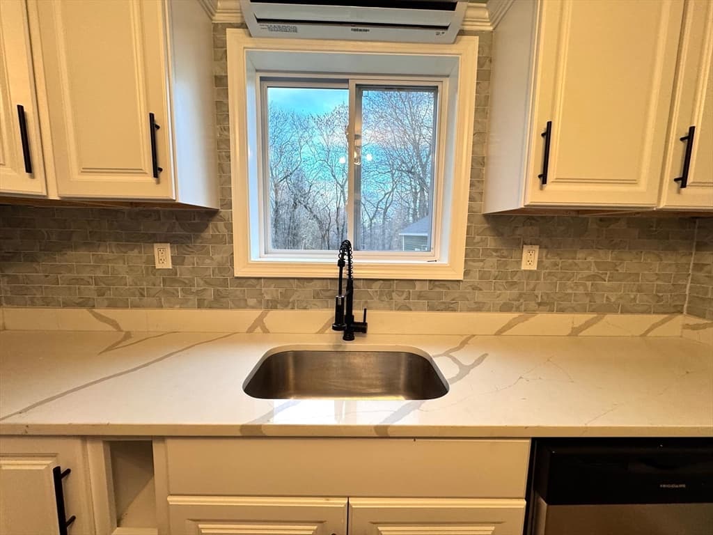 Single Family Residence at 9 Idalla Ave, Worcester MA 01606, Worcester, photo 3 of 15