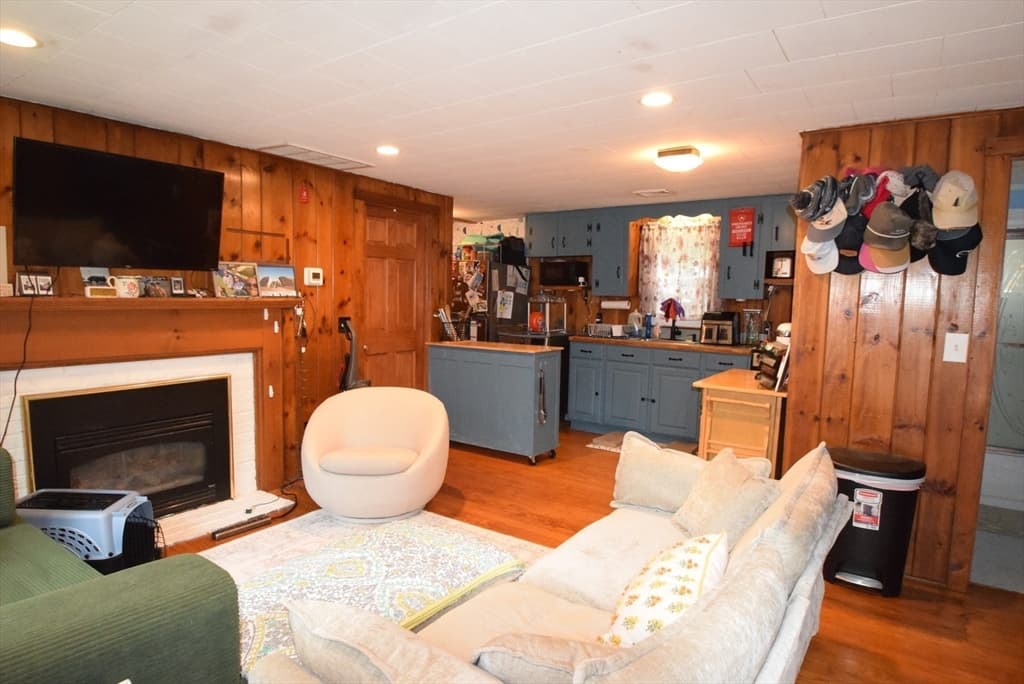 Single Family Residence at 16 Circuit Rd E, Yarmouth MA 02601, Yarmouth, photo 3 of 15