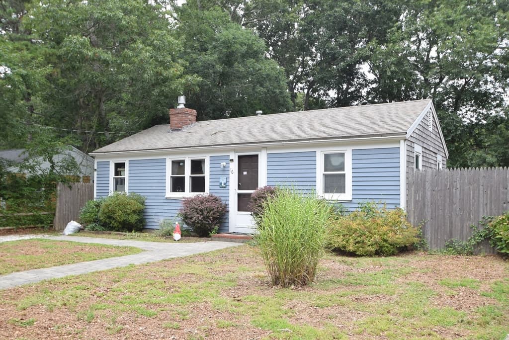 16 Circuit Rd E, Yarmouth MA 02601