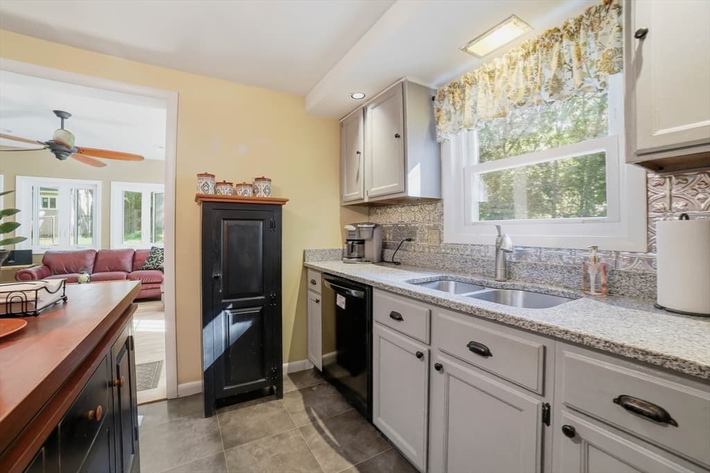 Single Family Residence at 31-A Belcourt Rd, Worcester MA 01605, Worcester, photo 23 of 42