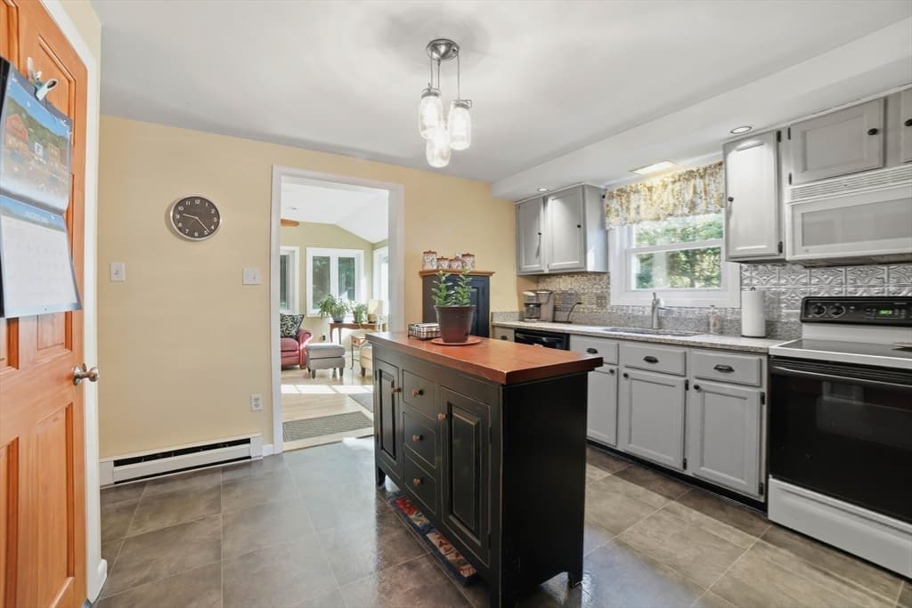 Single Family Residence at 31-A Belcourt Rd, Worcester MA 01605, Worcester, photo 24 of 42