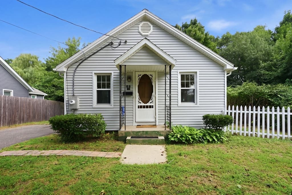 Single Family Residence at 85 Silas St, Springfield MA 01109, Springfield, photo 2 of 21