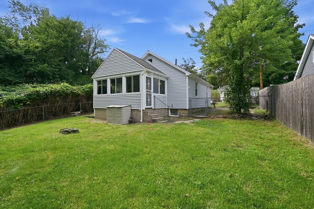 Single Family Residence at 85 Silas St, Springfield MA 01109, Springfield, photo 7 of 21