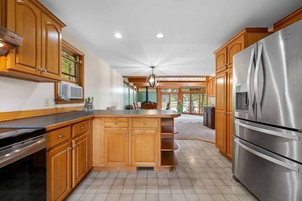 Single Family Residence at 5 Abenaki St, Hubbardston MA 01452, Hubbardston, photo 23 of 42