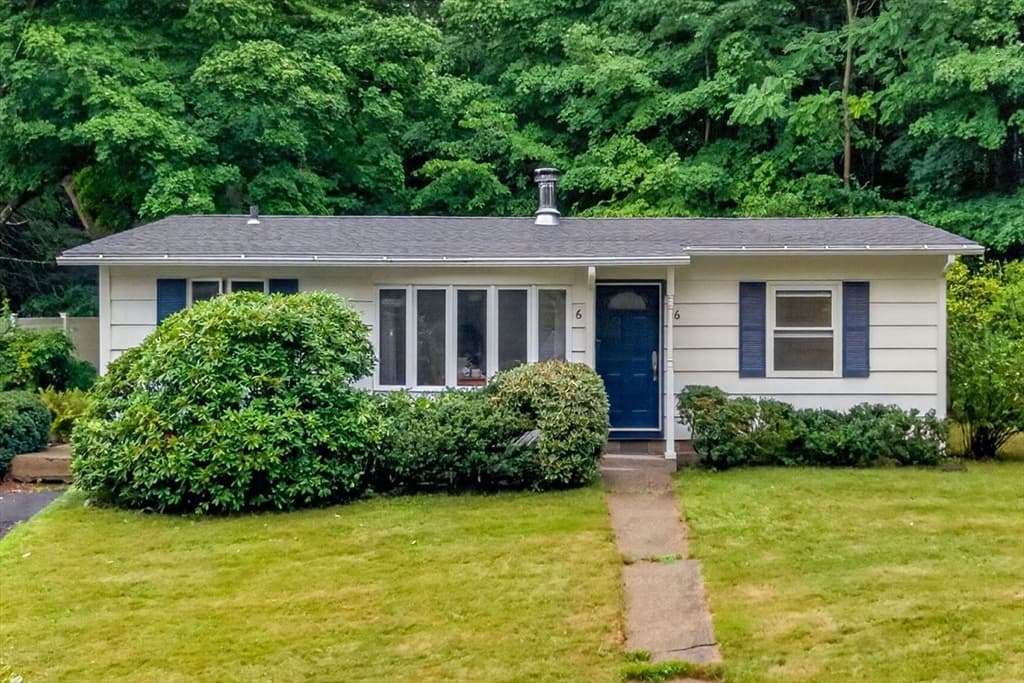 6 Fernbrook Rd, Northborough MA 01532