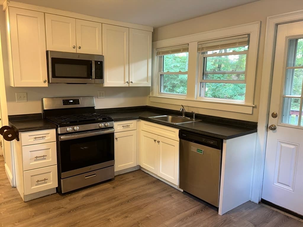 Single Family Residence at 410 Silver St, Greenfield MA 01301, Greenfield, photo 10 of 27