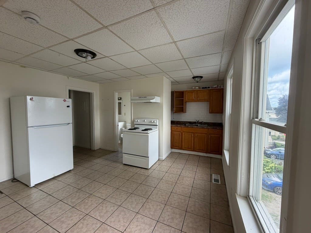 3 Family at 6 Dorchester St, Worcester MA 01610, Worcester, photo 13 of 24
