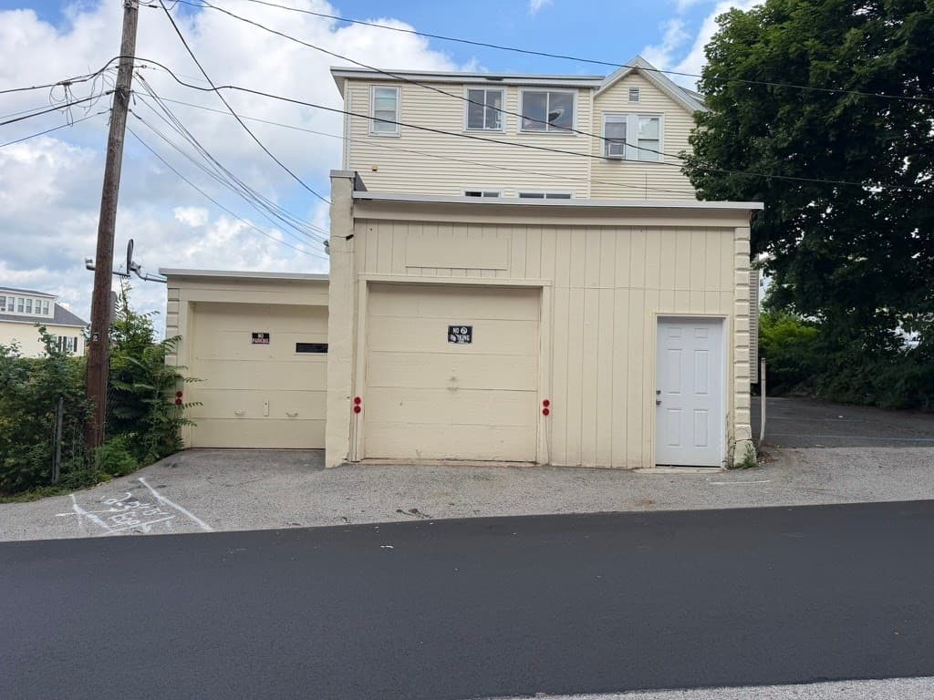 3 Family at 6 Dorchester St, Worcester MA 01610, Worcester, photo 18 of 24