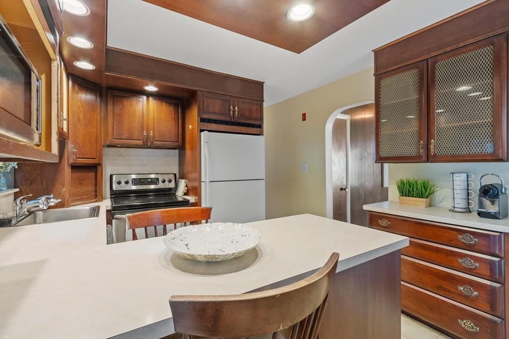 Single Family Residence at 403 Middlesex Turnpike, Billerica MA 01821, Billerica, photo 10 of 33
