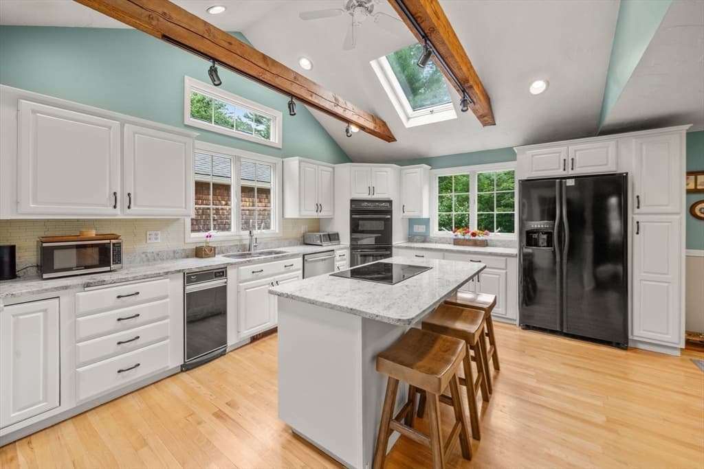 Single Family Residence at 2 Silver Lake Dr, Kingston MA 02364, Kingston, photo 6 of 31