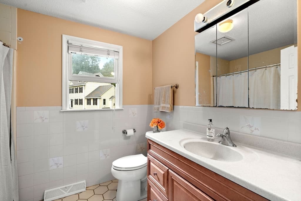 Single Family Residence at 82 Keystone Ln, Billerica MA 01821, Billerica, photo 19 of 31