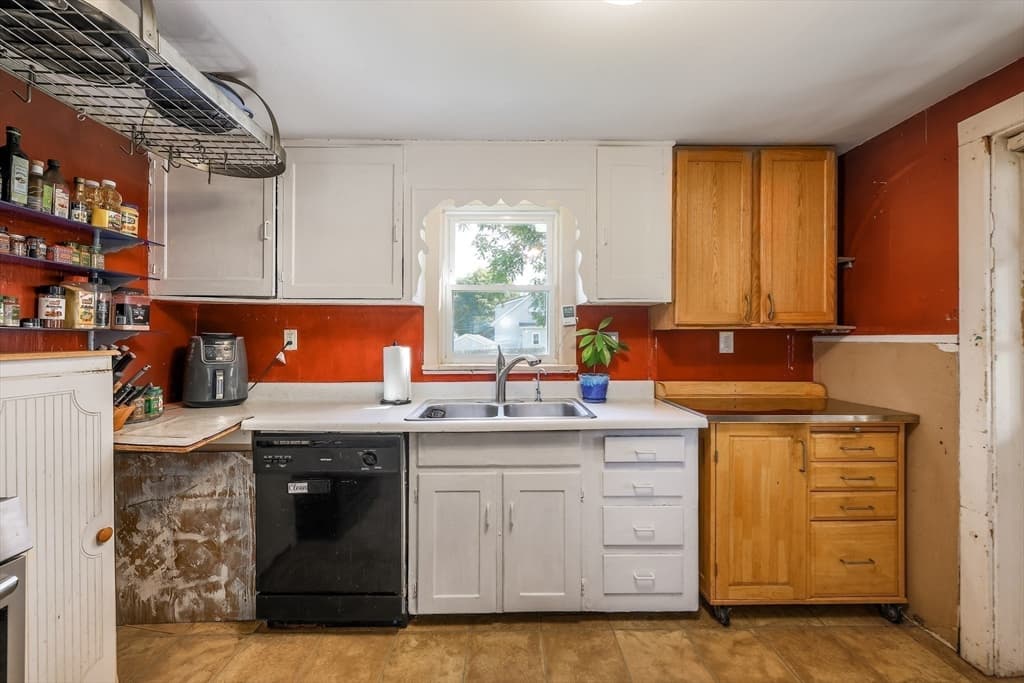 Single Family Residence at 38 Fay Rd, Framingham MA 01702, Framingham, photo 17 of 30