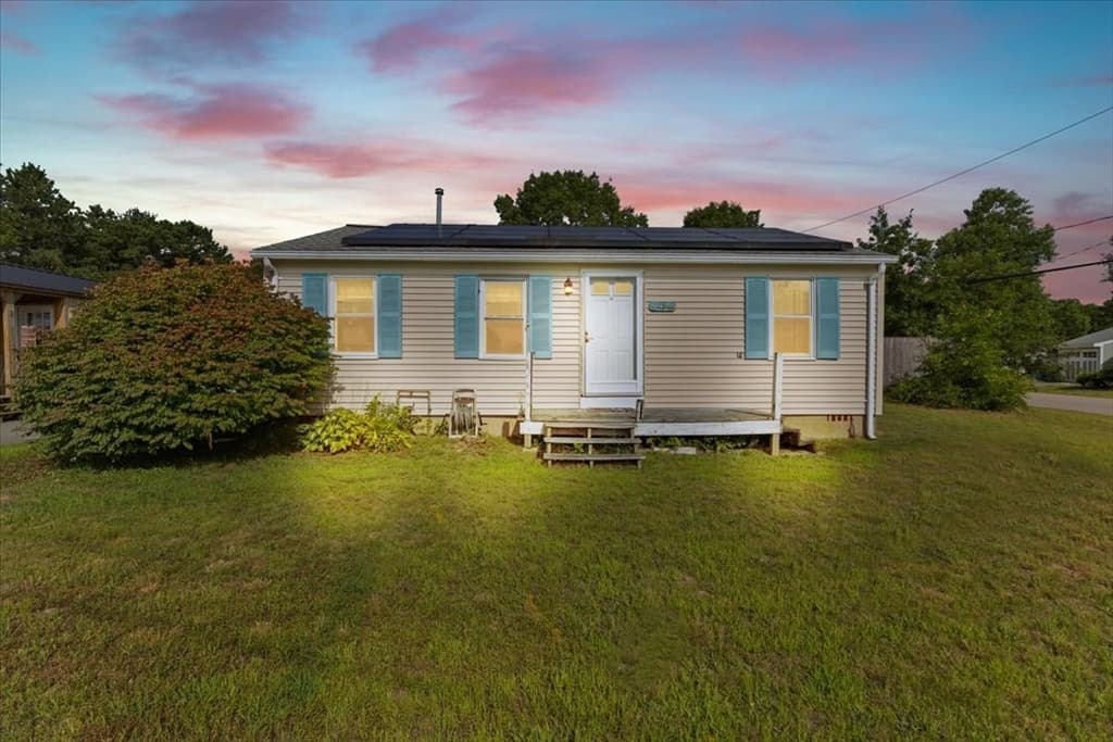 28 Sunset Blvd, Wareham MA 02538
