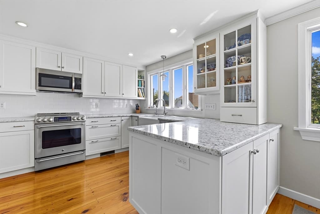 Single Family Residence at 2 Mariners Ln, Marblehead MA 01945, Marblehead, photo 7 of 28
