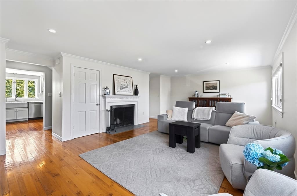 Single Family Residence at 2 Mariners Ln, Marblehead MA 01945, Marblehead, photo 10 of 28