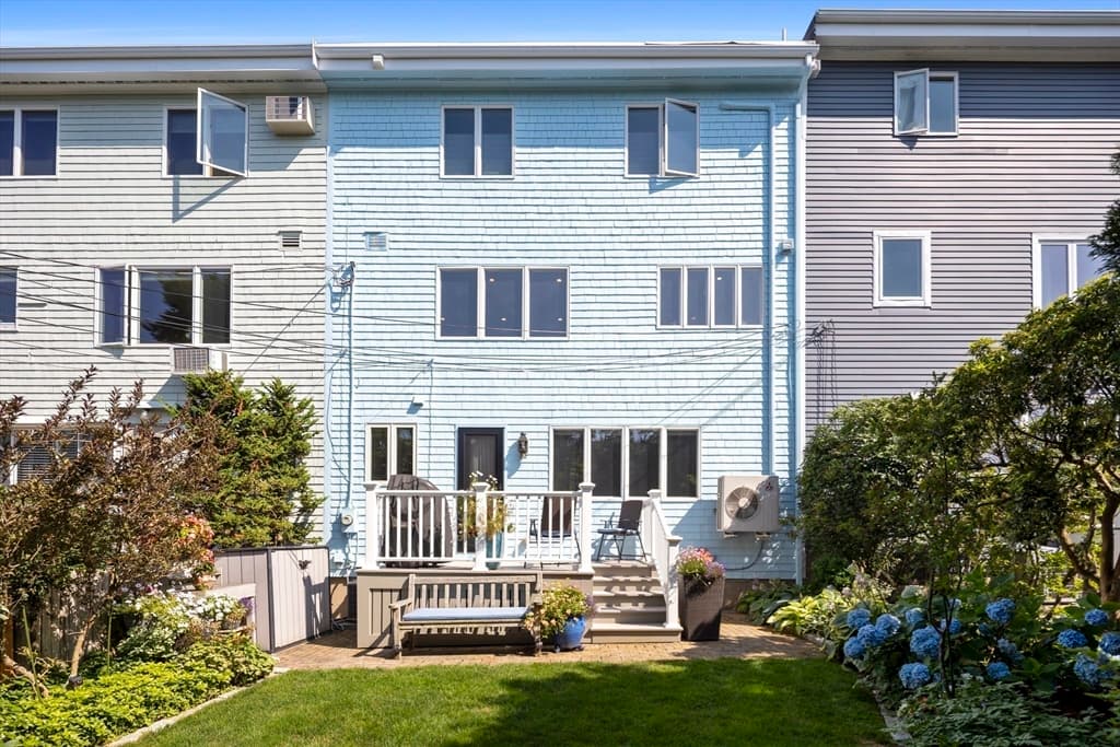 Single Family Residence at 2 Mariners Ln, Marblehead MA 01945, Marblehead, photo 4 of 28