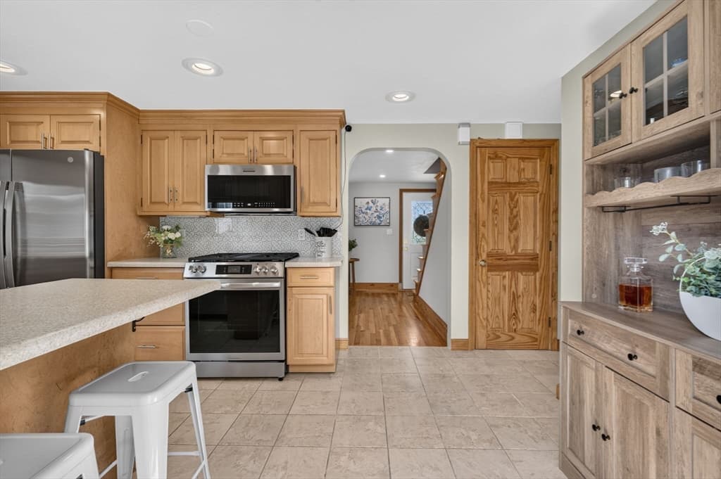 Single Family Residence at 3 Wormstead St, Saugus MA 01906, Saugus, photo 11 of 40