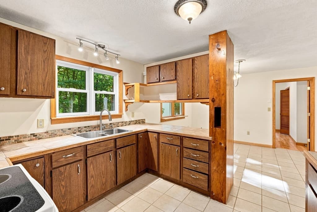 Single Family Residence at 55 North St, Belchertown MA 01007, Belchertown, photo 12 of 37