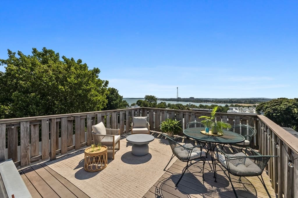 77 Old Harbor St # 3, Boston MA 02127