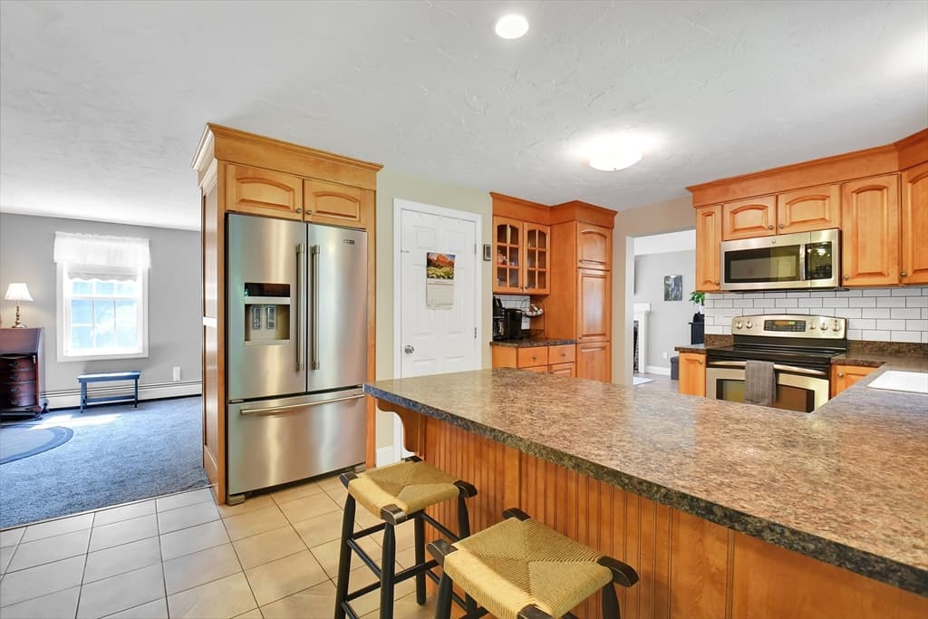 Single Family Residence at 141 Farm Hill Rd, Leominster MA 01453, Leominster, photo 5 of 34