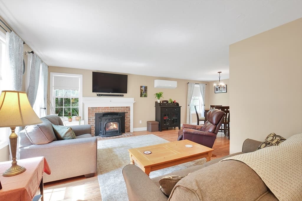 Single Family Residence at 141 Farm Hill Rd, Leominster MA 01453, Leominster, photo 8 of 34