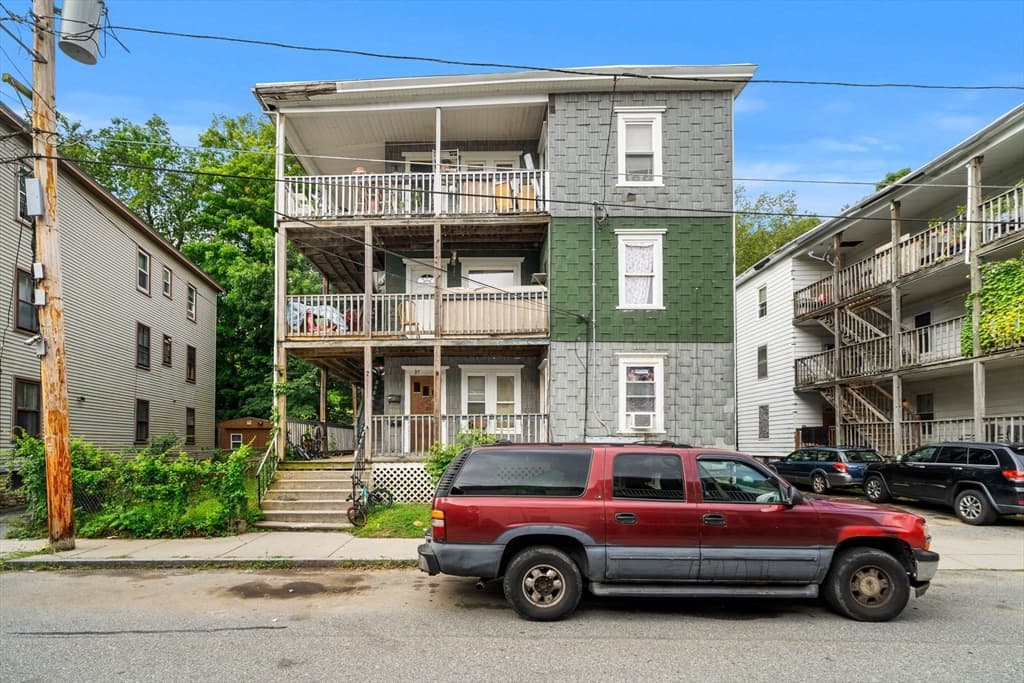 27 Henry St, Southbridge MA 01550