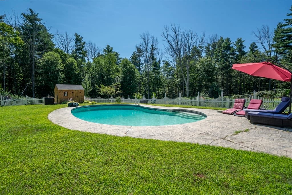 Single Family Residence at 108 Range Road, Northwood NH 03261, Northwood, photo 6 of 42